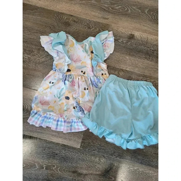 Pete & Lucy Bee Butterfly Toddler Girl Outfit Set 2t Shorts and top ruffles #2 - Picture 2 of 3